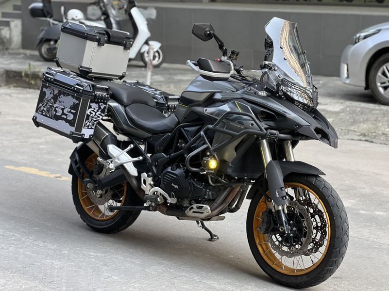 贝纳利 金鹏 TRK502