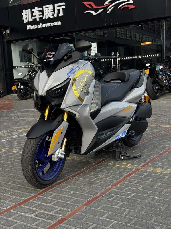 雅马哈 XMAX
