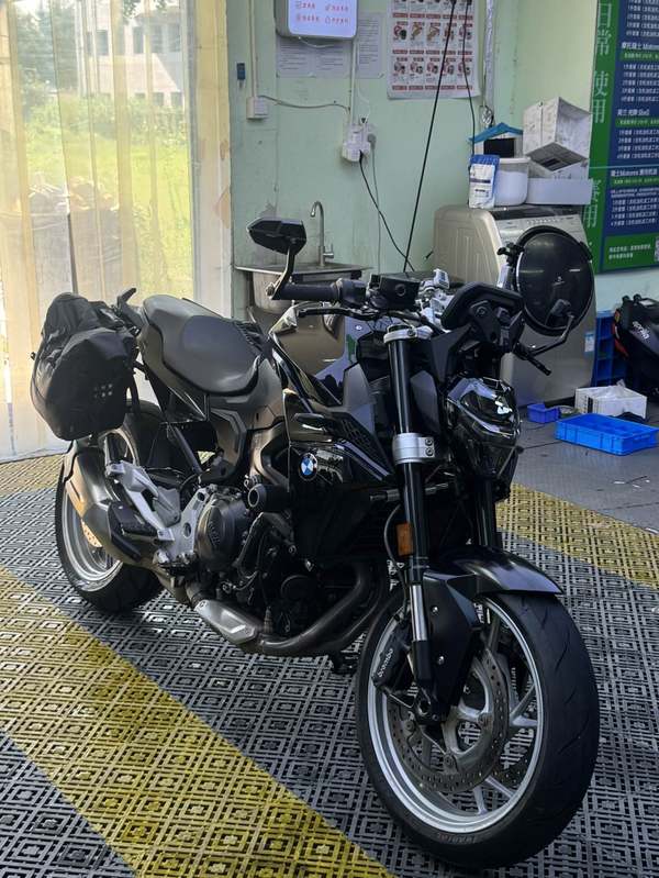 宝马 F 900 R