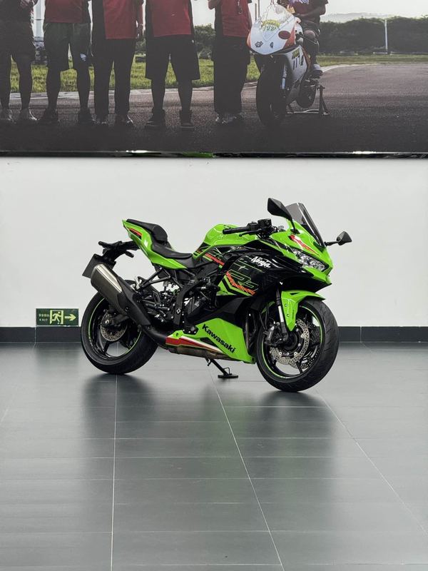 川崎 ZX-4R