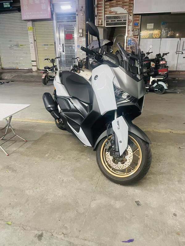 雅马哈 XMAX