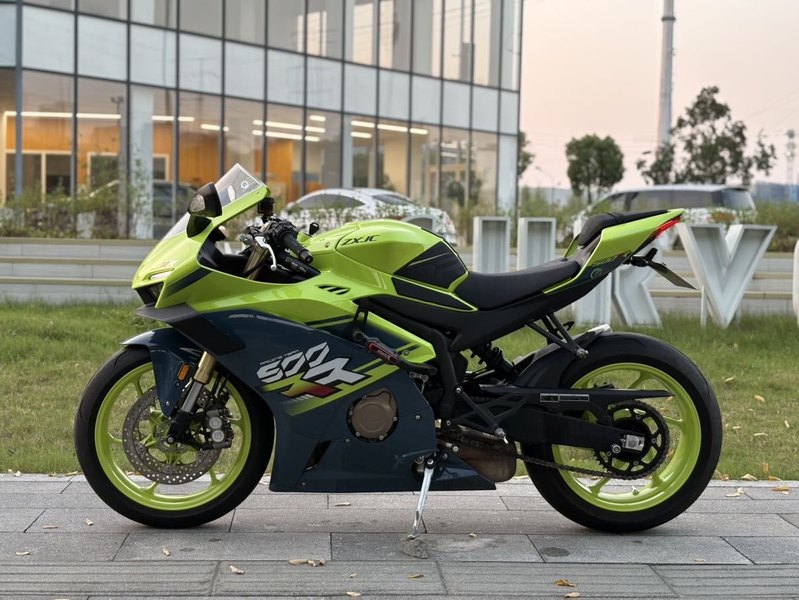 张雪机车 500RR
