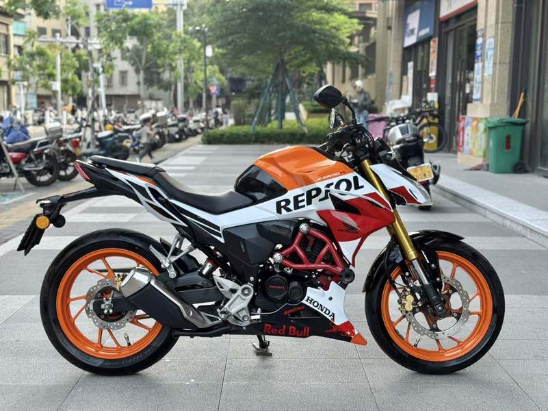 五羊本田 CB190R 暴锋眼