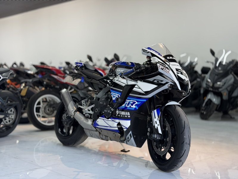 雅马哈 YZF-R1