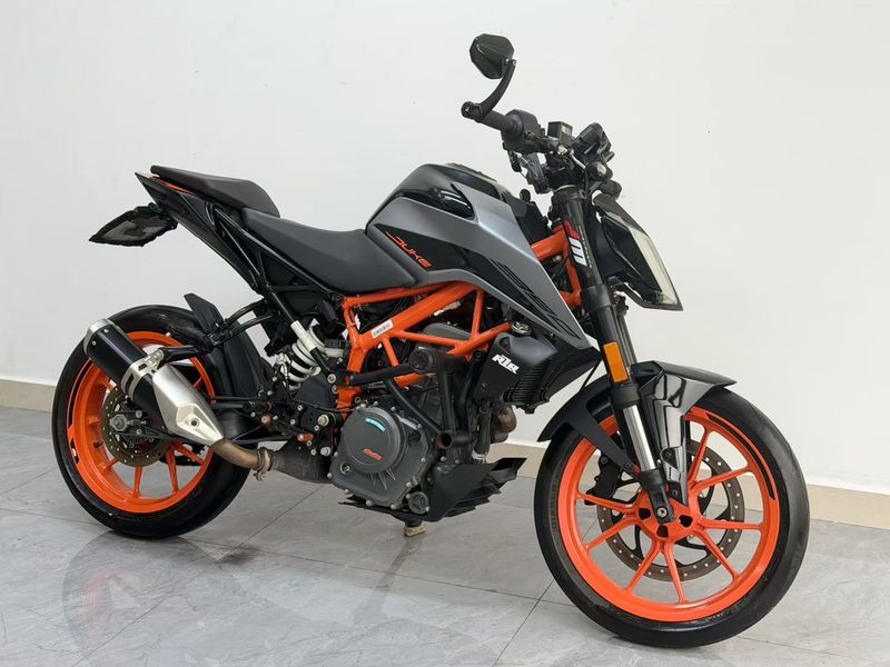 KTMR2R 390 Duke
