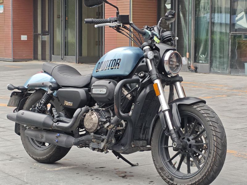 QJMOTOR 闪300S