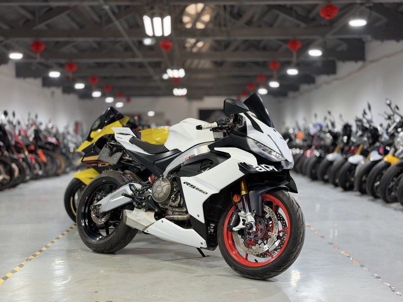 阿普利亚 RS 660 