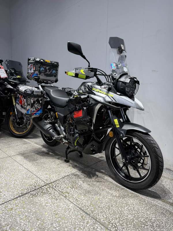 豪爵铃木 DL250