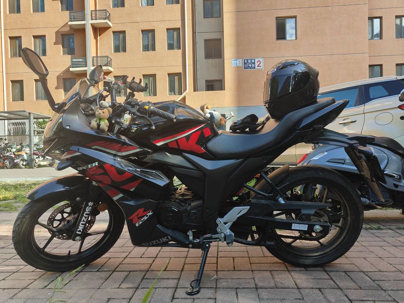 济南铃木 极客飒 Gixxer 155