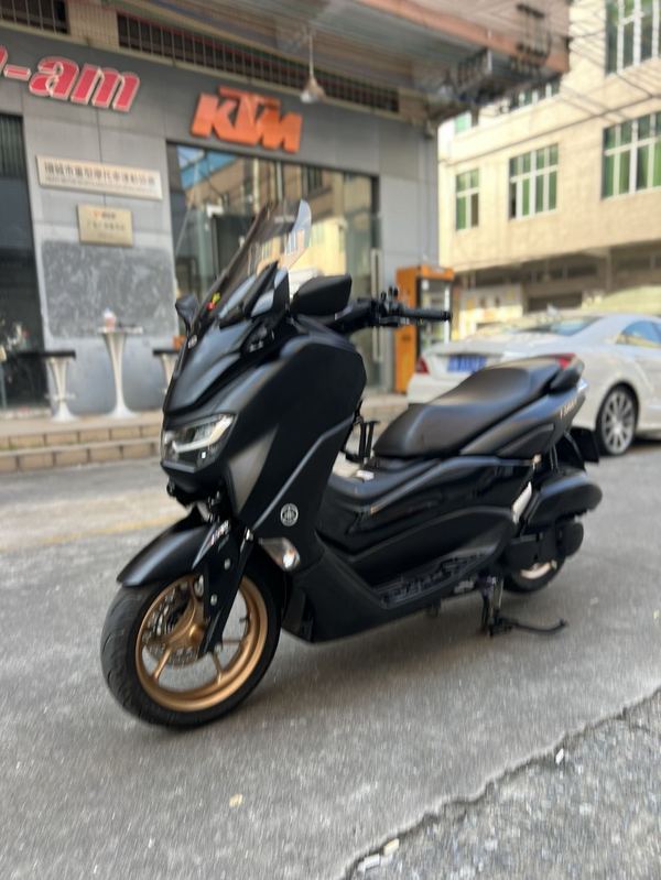 雅马哈 NMAX