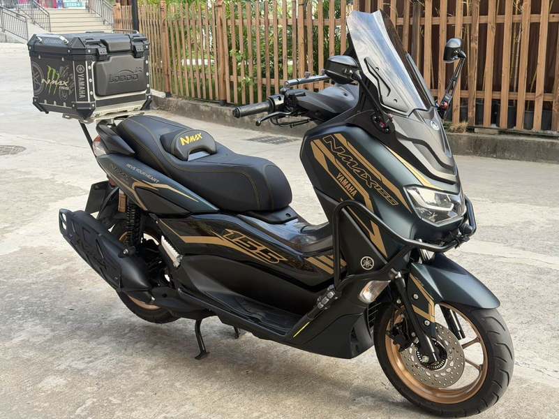 雅马哈 NMAX