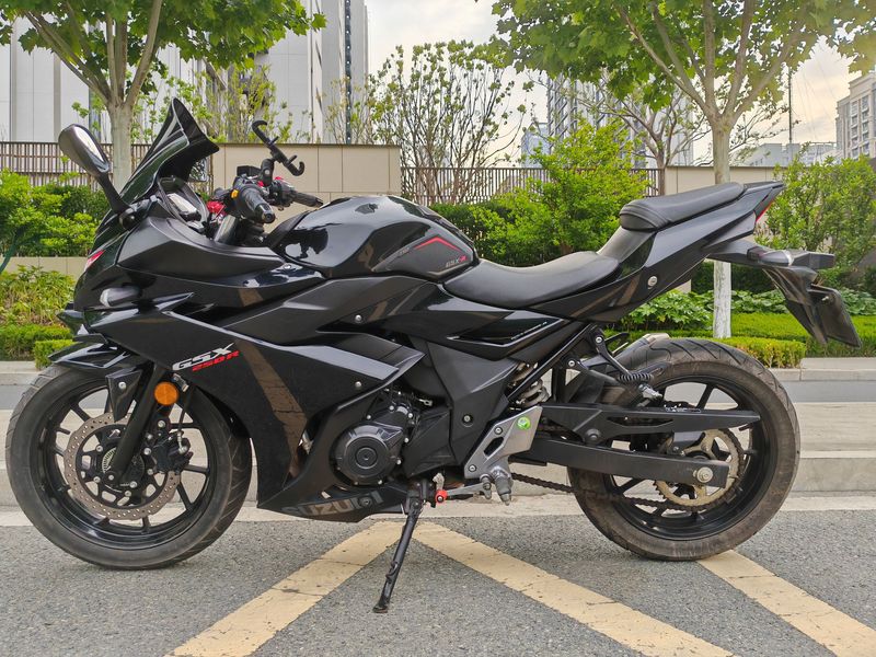 豪爵铃木 GSX250R