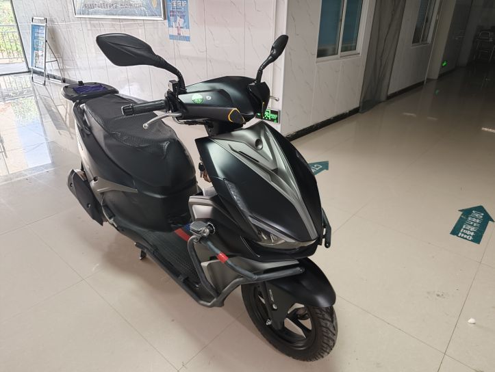 QJMOTOR 鸿125