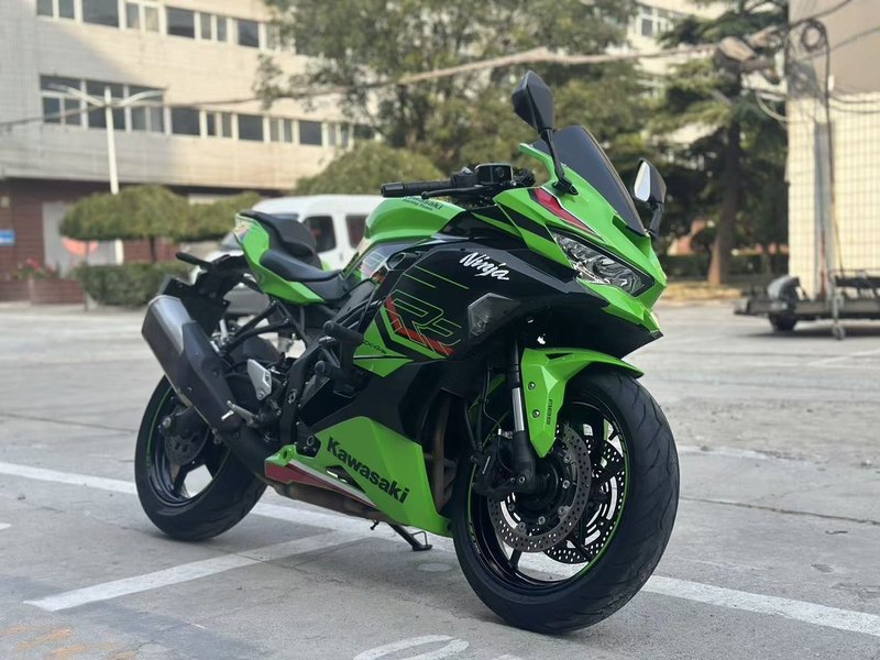 川崎 ZX-4R