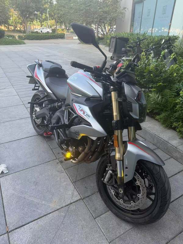 贝纳利 TNT600i