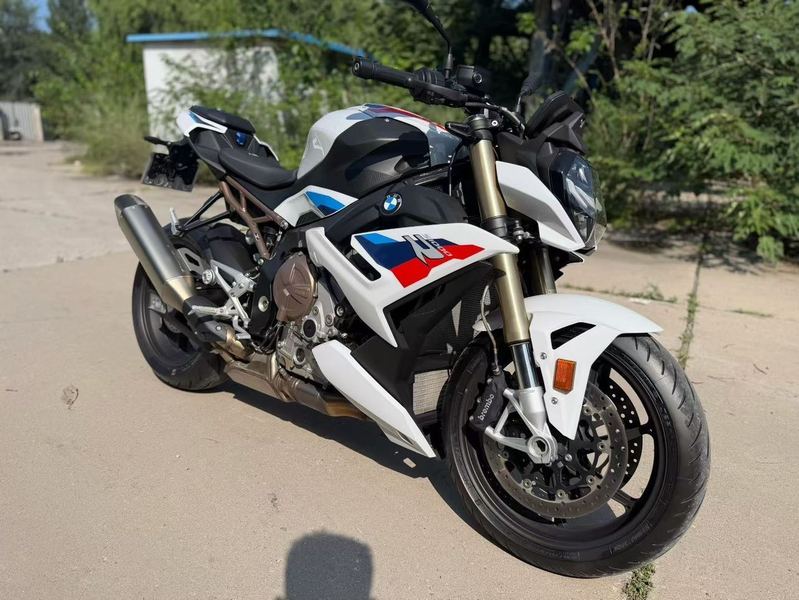 宝马 S 1000 R