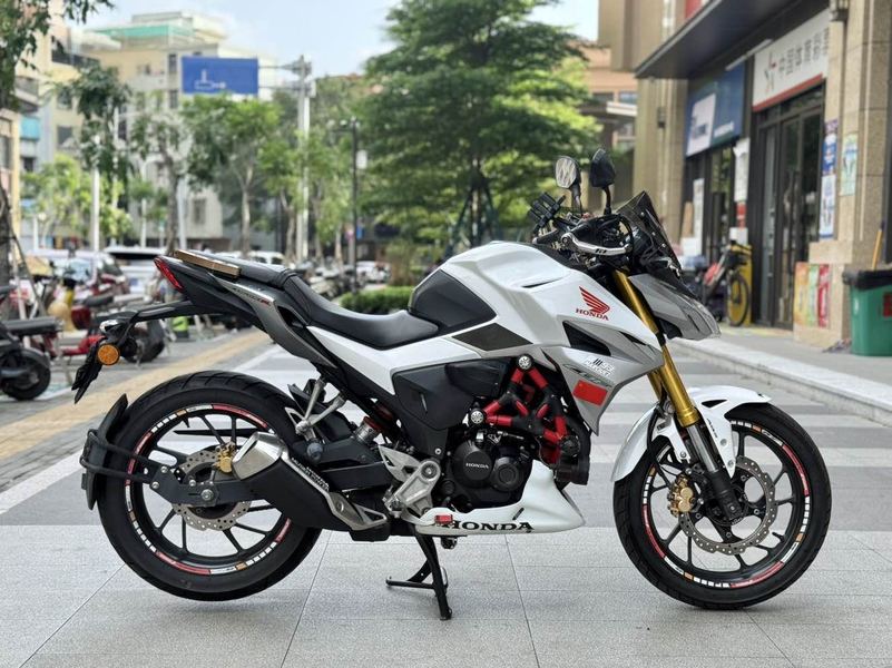 五羊本田 CB190R 暴锋眼