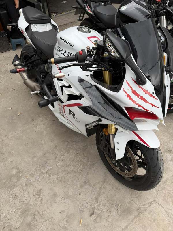 QJMOTOR 赛600