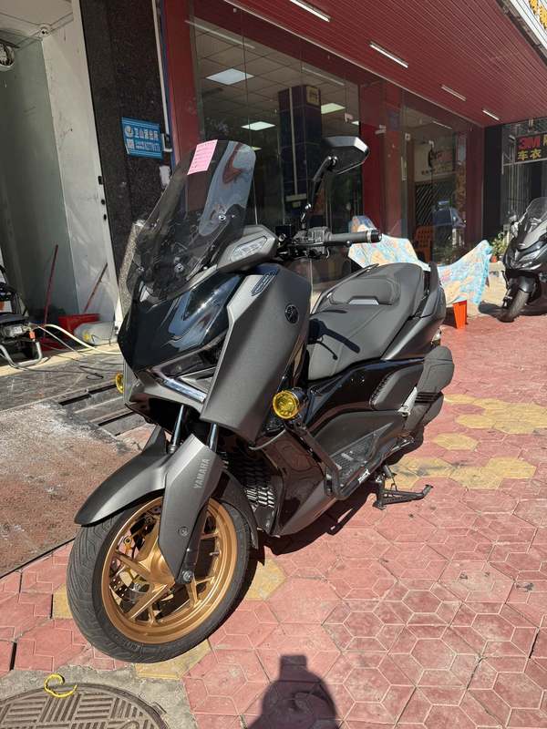 雅马哈 XMAX