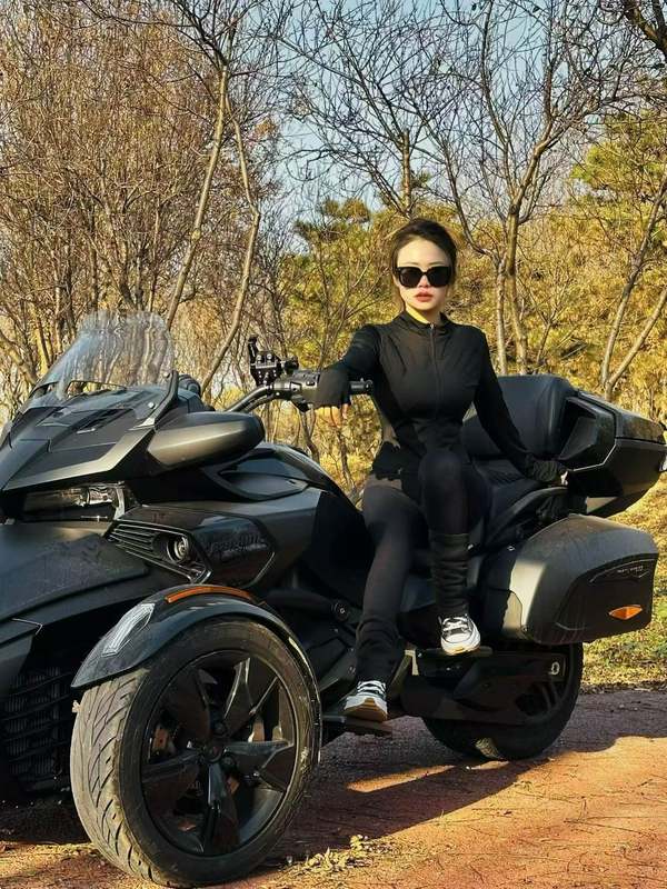 庞巴迪 Spyder F3 