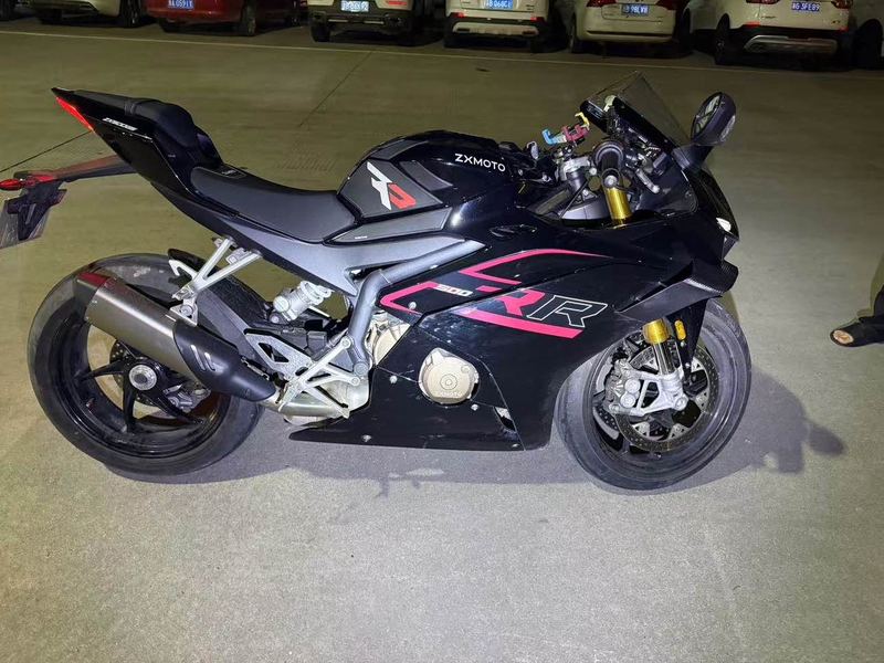 张雪机车 500RR