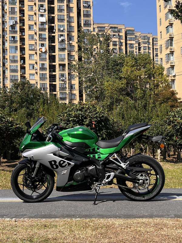 贝纳利 龙卷风 Tornado 252R