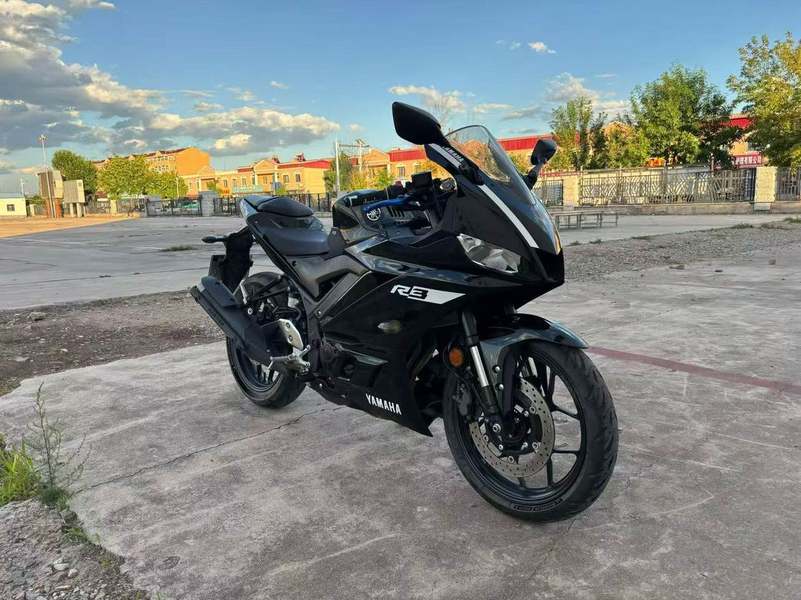 雅马哈 YZF-R3
