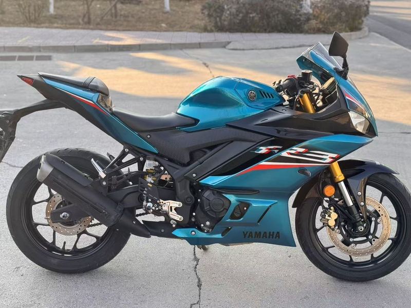 雅马哈 YZF-R3