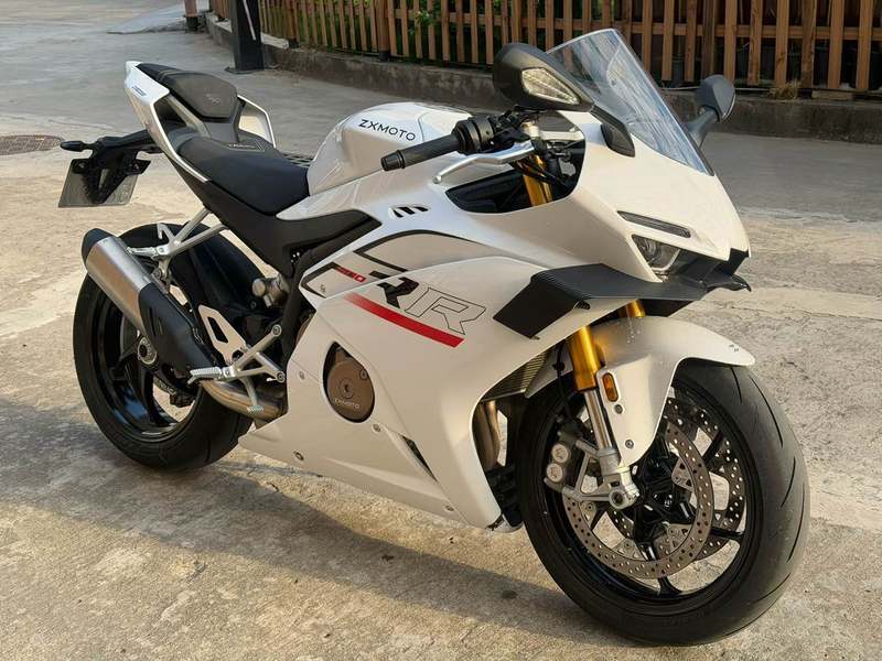 张雪机车 500RR