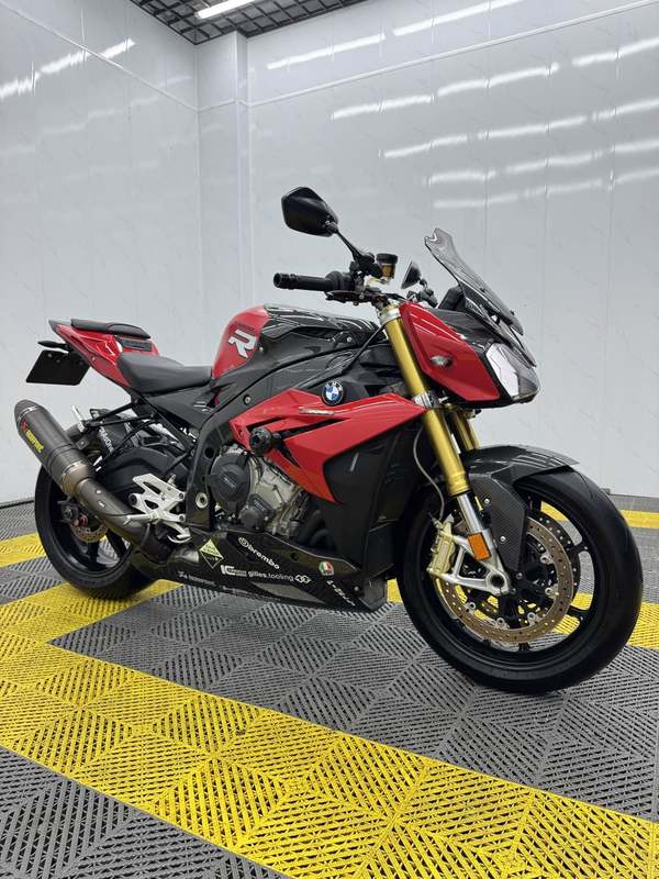 宝马 S 1000 R