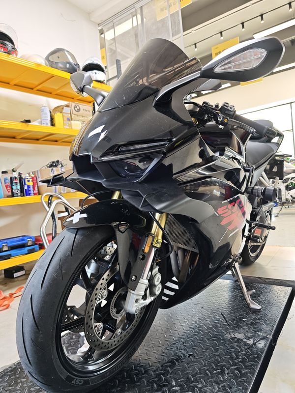 张雪机车 500RR