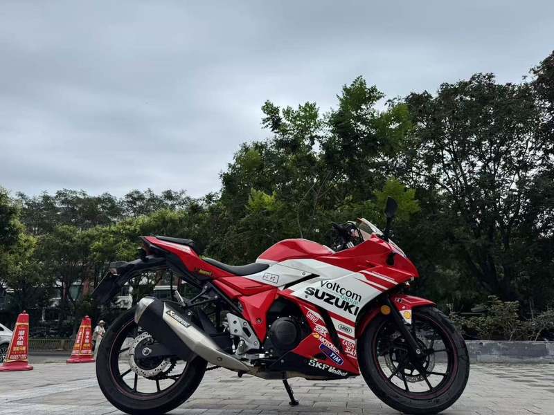 豪爵铃木 GSX250R