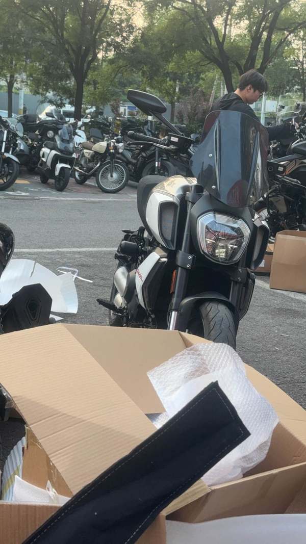 杜卡迪 Diavel 