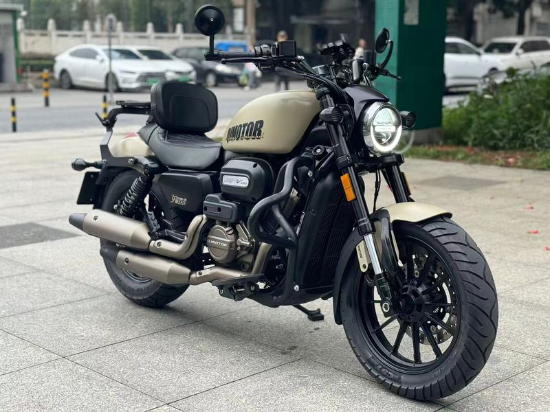 QJMOTOR 闪300S