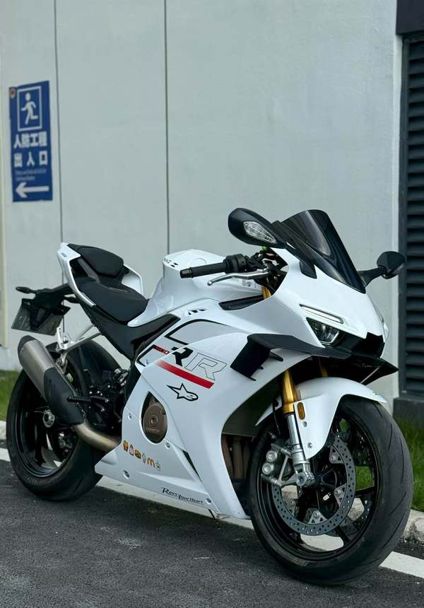 张雪机车 500RR