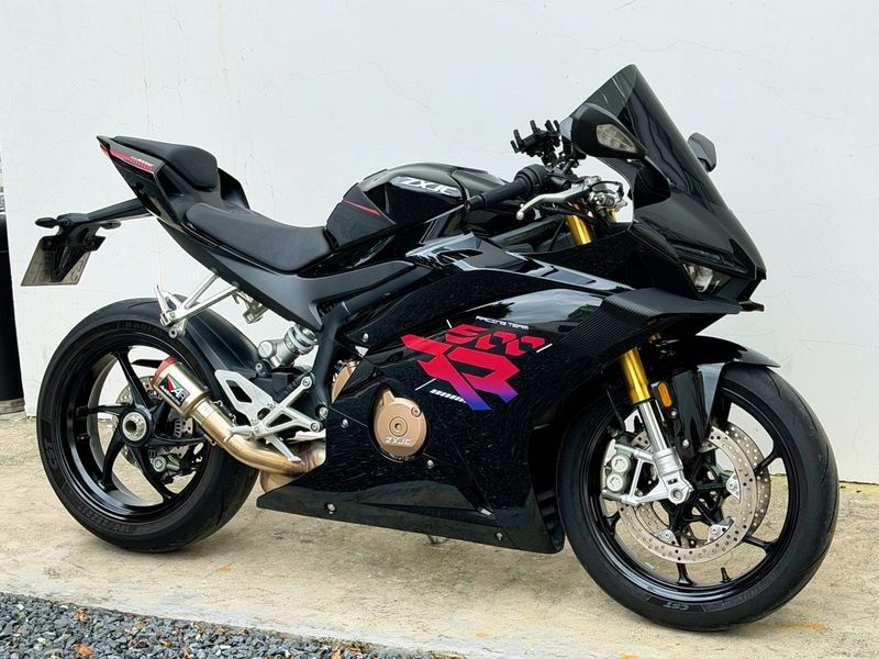 张雪机车 500RR