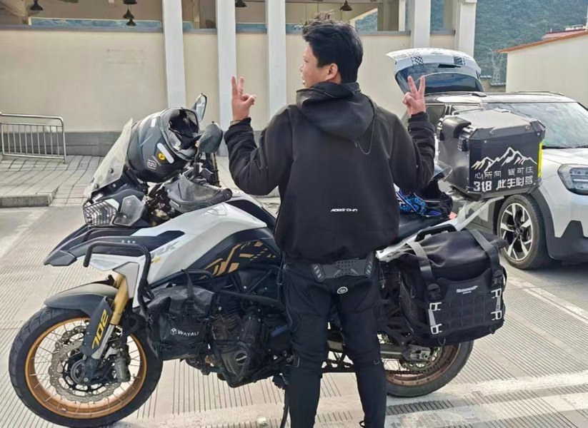 贝纳利 TRK702