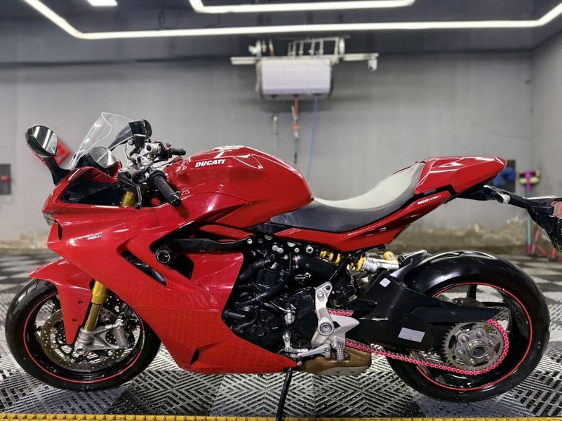 杜卡迪 SuperSport