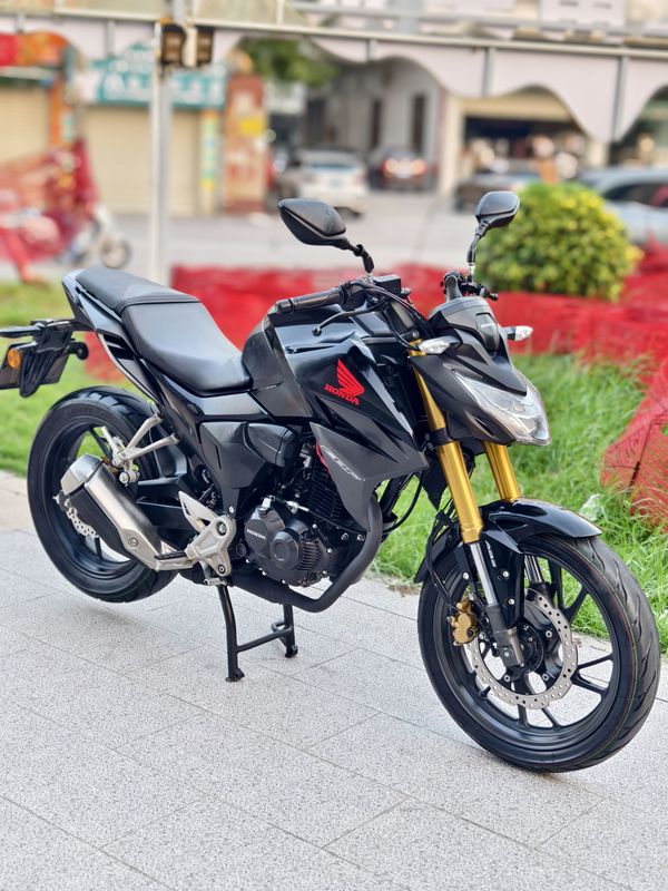 五羊本田 CB190R 暴锋眼