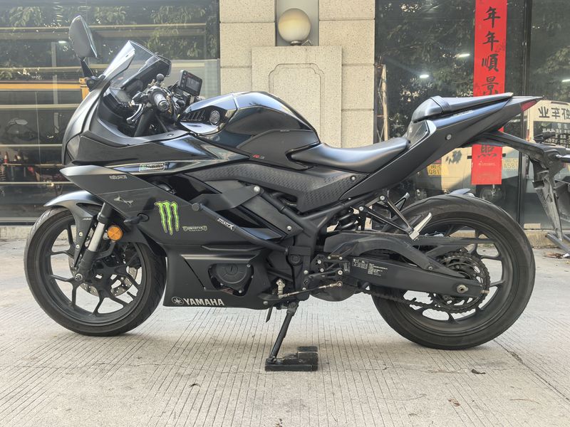 雅马哈 YZF-R3