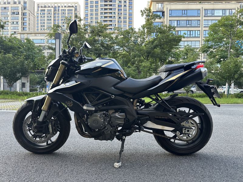 贝纳利 TNT600i