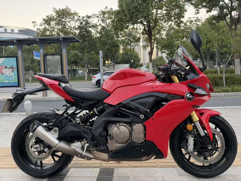 QJMOTOR 赛600