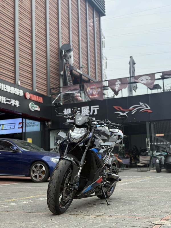 宝马 M 1000 R