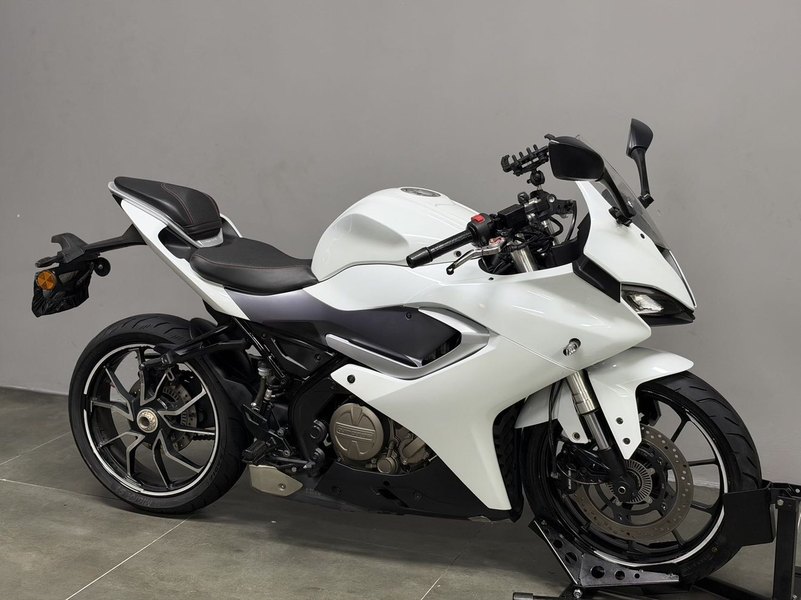 QJMOTOR 赛250