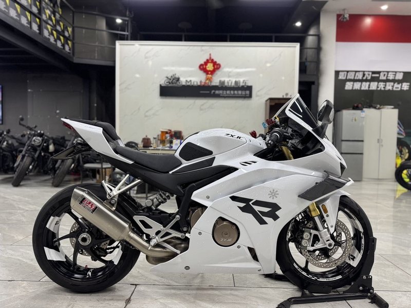 张雪机车 500RR