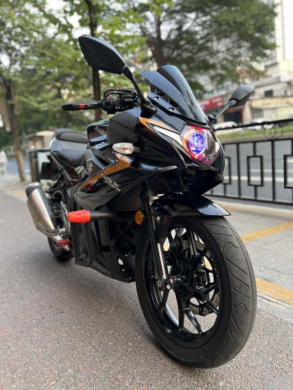 豪爵铃木 GSX250R