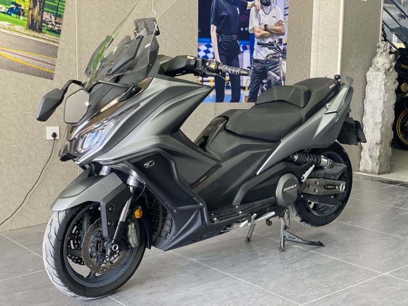光阳 AK550