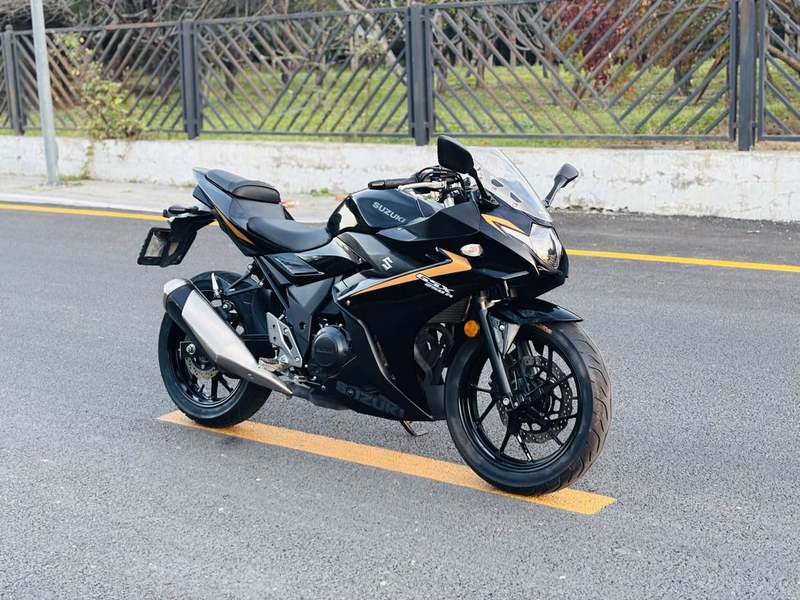 豪爵铃木 GSX250R