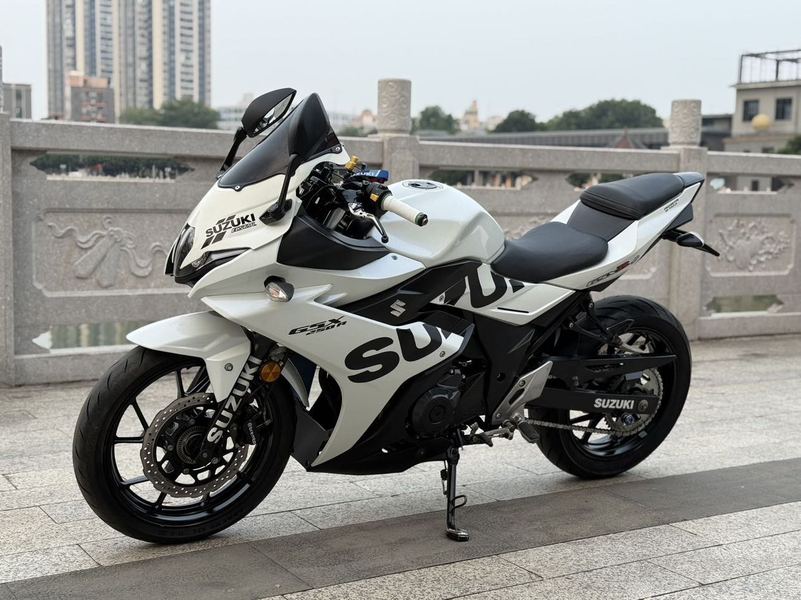 豪爵铃木 GSX250R