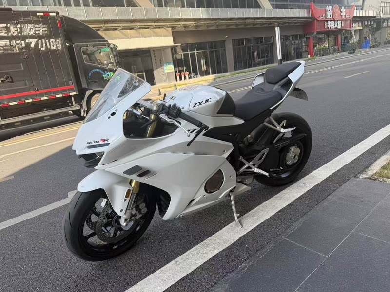 张雪机车 500RR